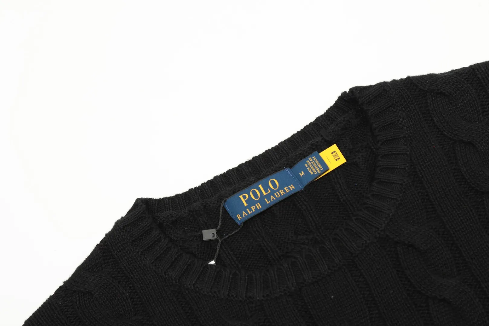 P220 Top quality" Style number: DS012# (not off the shelves all year round) [Ralph Lauren round neck solid color pony embroidered logo twist knitted sweater] ✅Ralph Lauren Ralph Lauren classic basic versatile unisex knitted pullover round neck sweater ✅Main supplier platform live broadcast Wholesale entity Replenish when out of stock Not off the shelf ✅ZP quality 1:1 version Scan the code to enter the GF website Counter quality ✅Detailed quality is the only one in Guangzhou Imported quality cotton yarn, focusing on high-end, cost-effective, good quality needless to say ✅The version is restored to the original order, the maximum size can be worn up to 190 pounds, loose, comfortable and stress-free ✅The upper body is simple and easy to match, ootd must-have style, good-looking clothes are never picky, a must-have in couples' wardrobes.